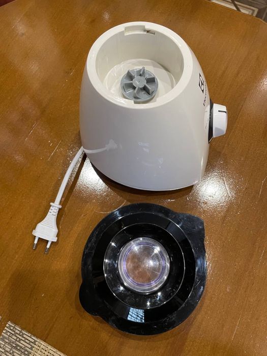 Мотор від блендера Electrolux ESB 2350