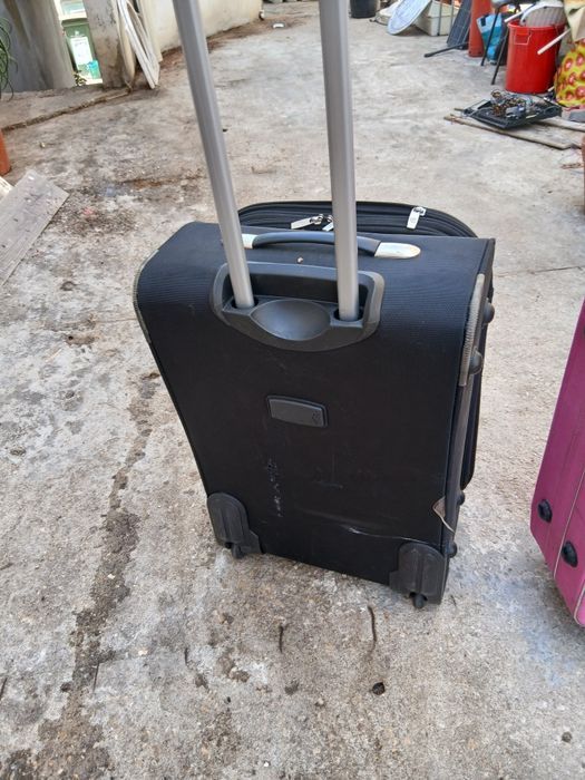 2 malas de viagem  altura o,65  Largura o,42