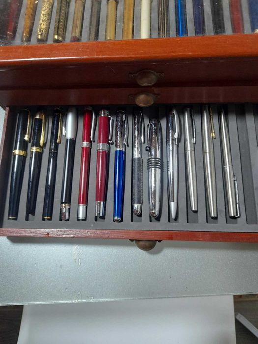 Coleção de 47 Canetas