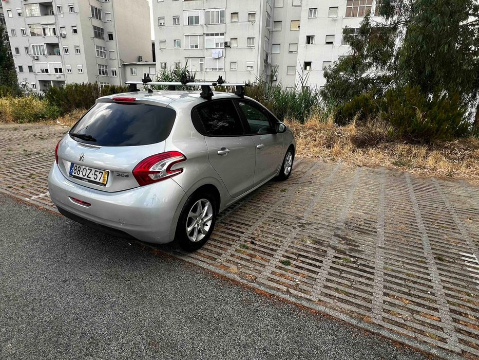 Peugeot 208 Active 1.2 VTi (2014) – Bem estimado