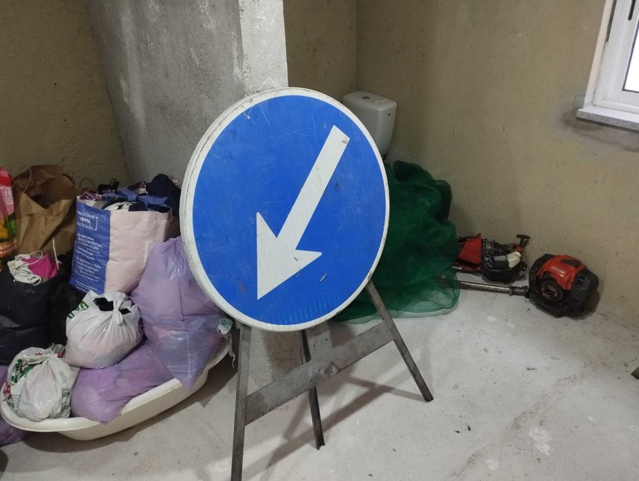 Sinalização de obras completa