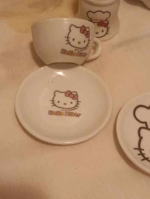 Conjunto Hello Kitty miniatura de porcelana