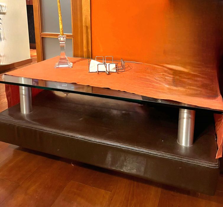 Sofás de canto (com cama divã  integrada) + mesa de centro (Paços de Ferreira)