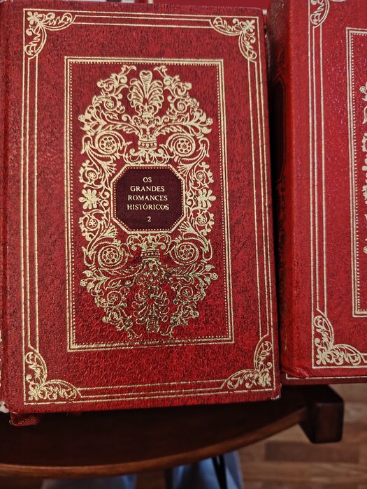 VARIEDADE de livros e enciclopedias
