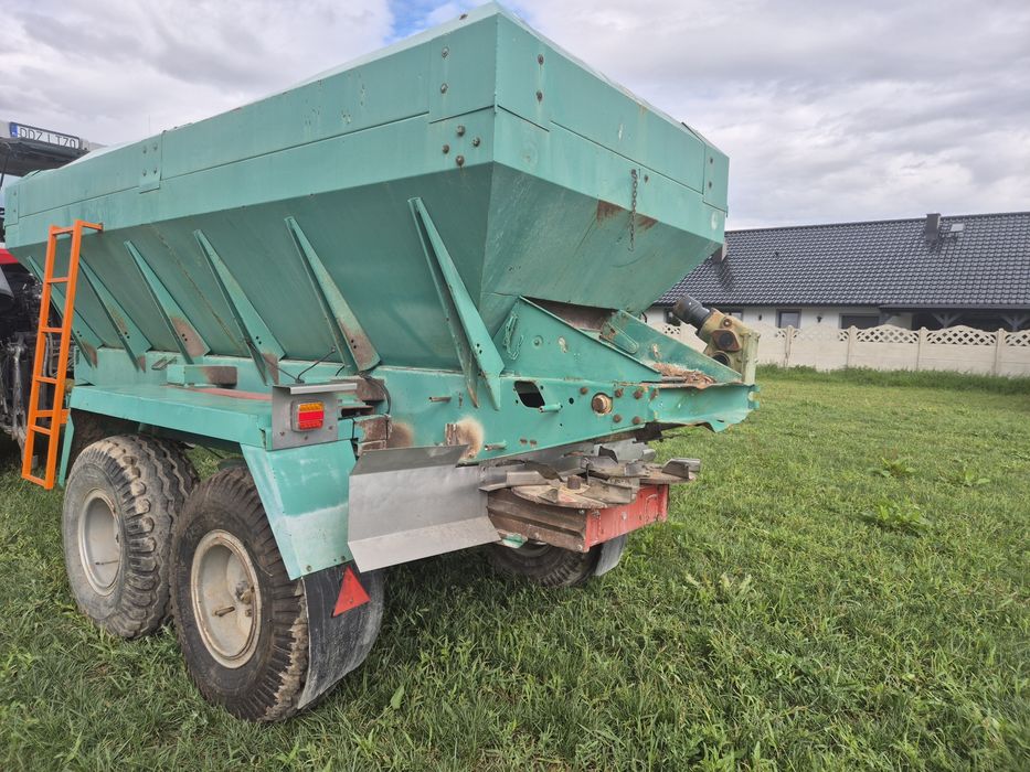 Rozsiewacz wapna Amazone 8 T, lepszy niż RCW