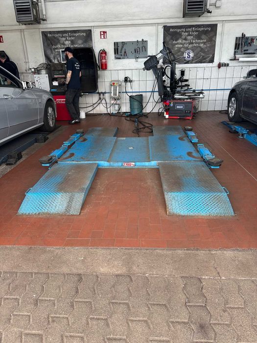 Podnośnik warsztatowy nożycowy RAVAGLIOLI 1400 B-BP 2700 kg