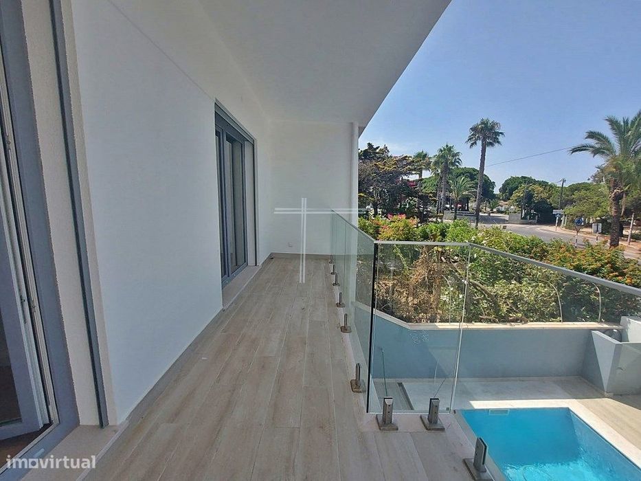 5-bedroom semi-detached house with attic, fully refurbished - Santo António d...