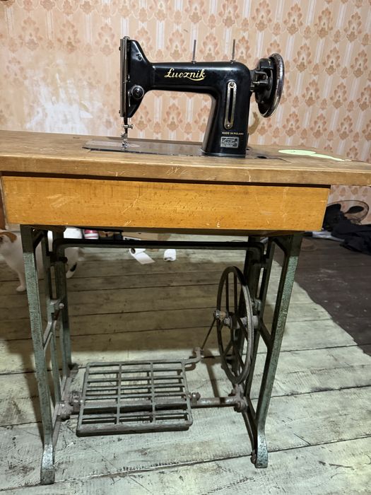 Maszyna do szycia łucznik , stara lata 90 , prl