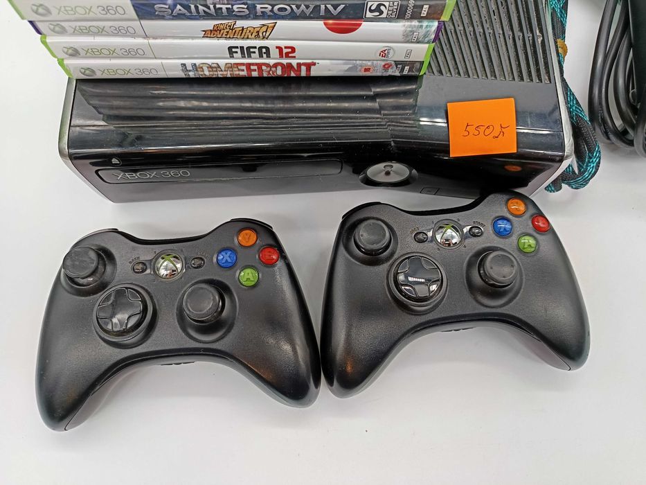 Konsola Xbox 360 S 250 GB + 2 pady + zestaw gier + sensor kinect