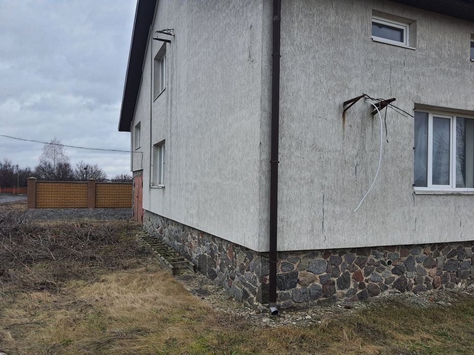 2 поверховий цегляний будинок Рибці