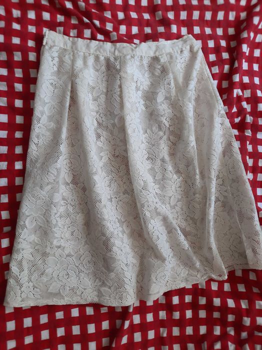 Spódnica z koronki w kolorze ecru