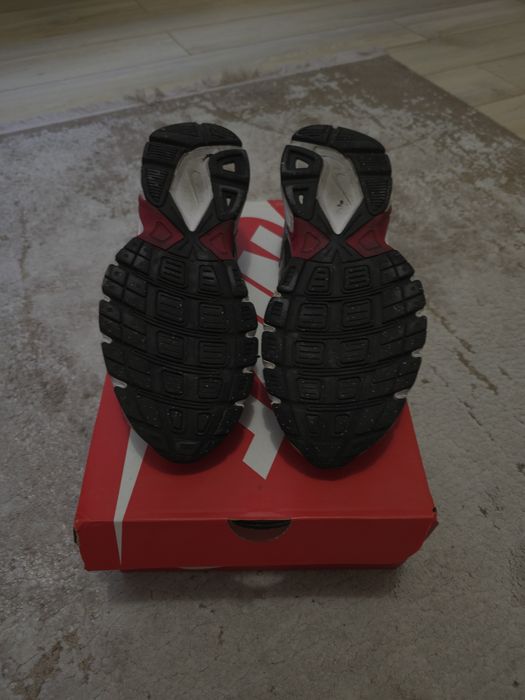 Продам кроссовки Nike