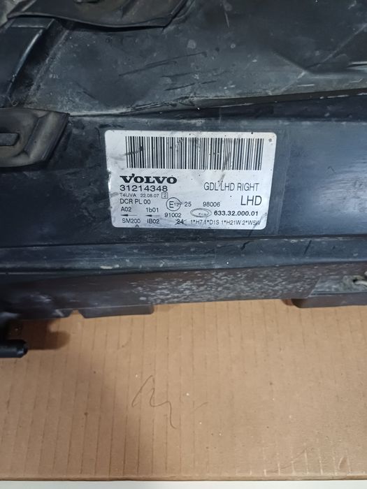 Lampa przednia prawa volvo V-70  2007r