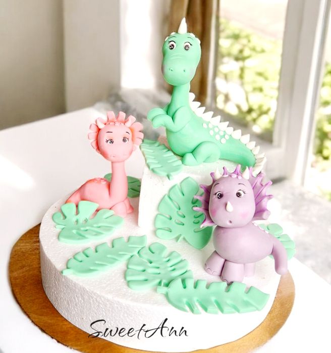 Dinozaury figurki na tort