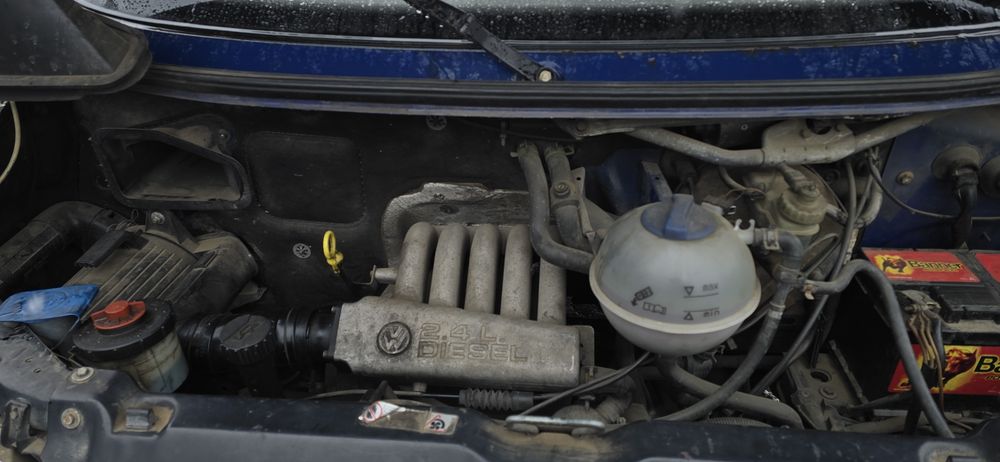 Drzwi zderzak lampa  silnik 2,4   57 kw VW Transporter T4 części