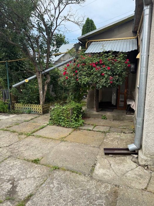 Продається 2-кімнатна квартира в Садгорі