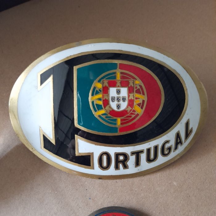 Para venda placas de seguros de carros antigos raras em bom estado.