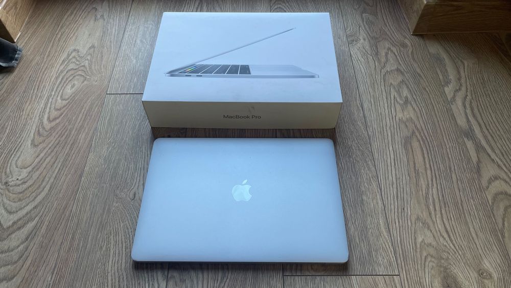 MacBook Pro 2016 13-inch TouchBar i5 8gb 256gb (gratis nowy case)