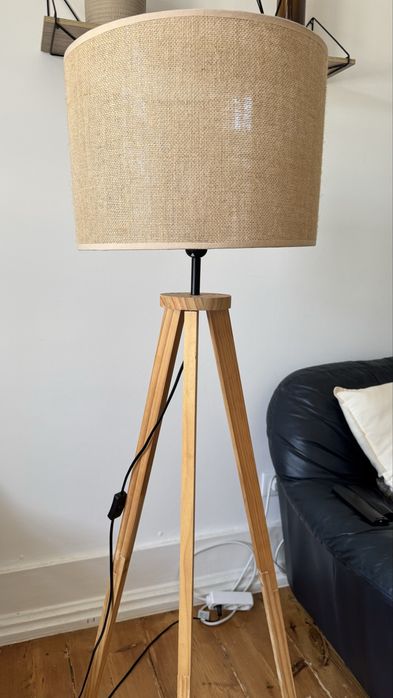 Candeeiro pe alto (tres pernas)