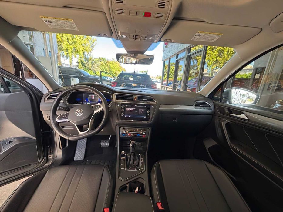 Volkswagen Tiguan      2022