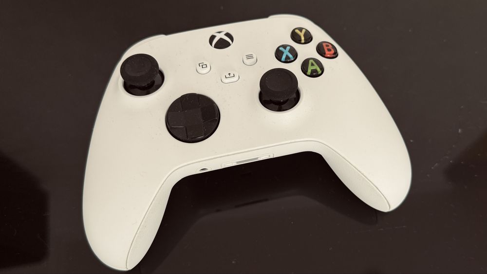 Геймпад білого кольору