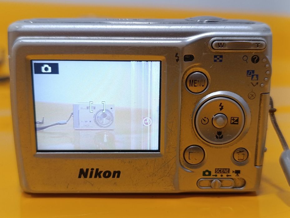 Aparat cyfrowy kompaktowy Nikon Coolpix  L10, na baterie AA, 98% OK