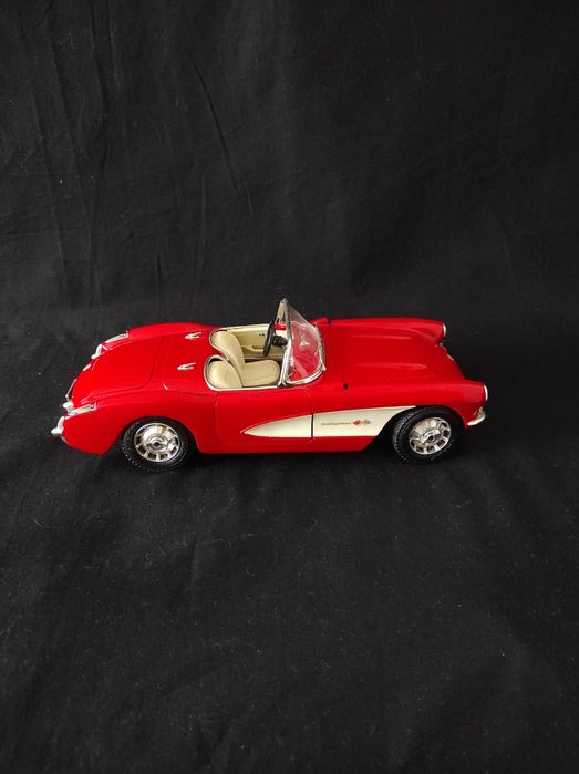 Miniatura escala 1:18 Chevrolet Corvette