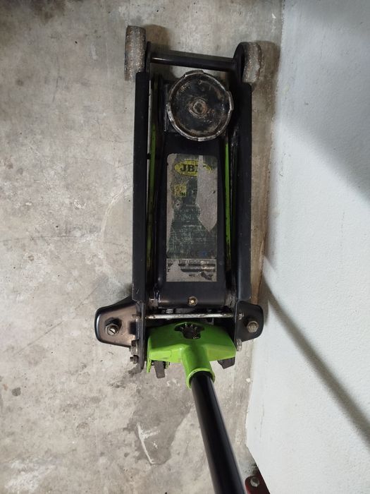 Vendo Macaco de rodas