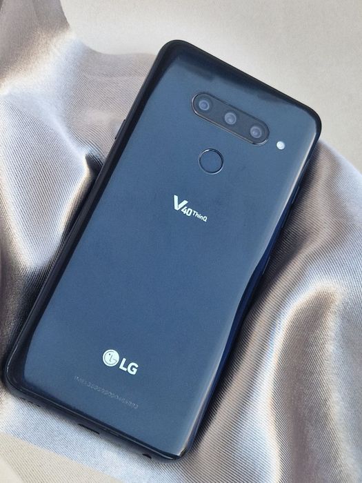 Телефон LG V40 6/64gb
