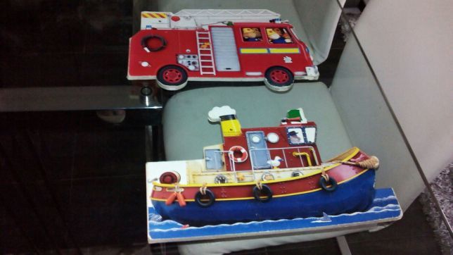 2 livros rigidos mto bonitos da mesma colecao