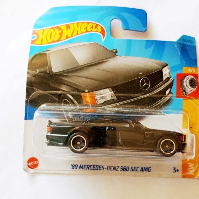 Vários modelos de Hot Wheels