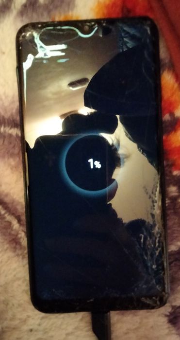 Самсунг А 10 (2019р),заряджається ,не вмикається ,в користуванні рік