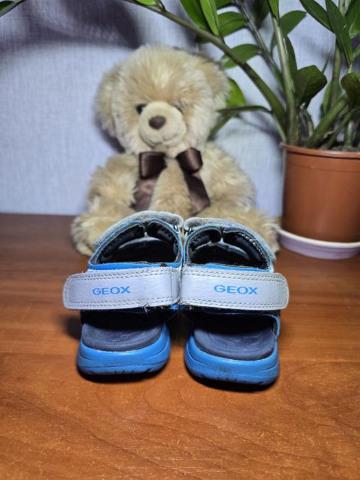 Босоножки, сандали, сандалии на мальчика Geox. Р. 27, стелька 17 см.