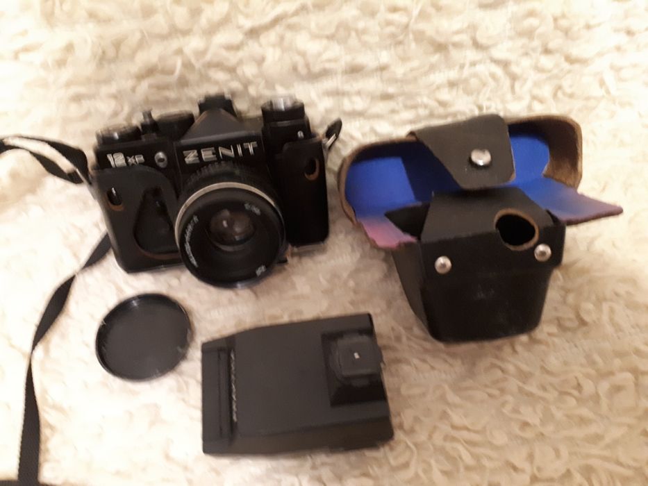 Aparat analogowy Zenith XP + lampa błyskowa Praktica
