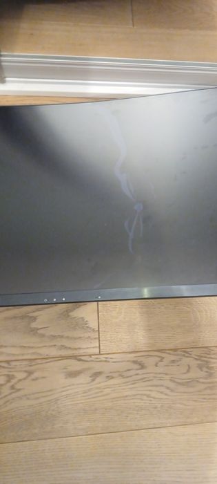 Monitor lekko uszkodzony