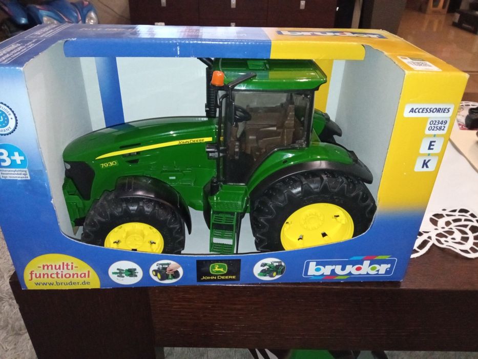 Ciągnik John Deere 7930 Bruder zabawki