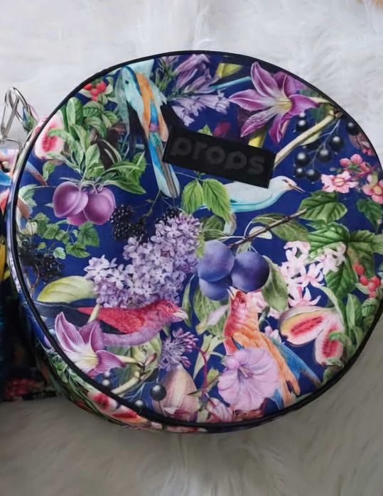 Torebka okrągła Props siostrzeństwo na granacie welurowa cudna