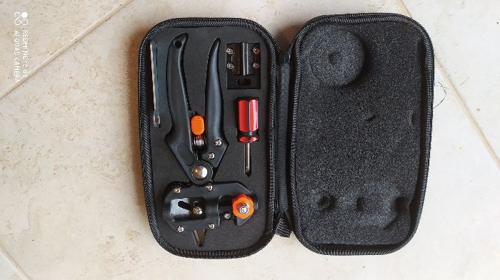 Tesoura de Enxertia Nova com Fita de Enxertia