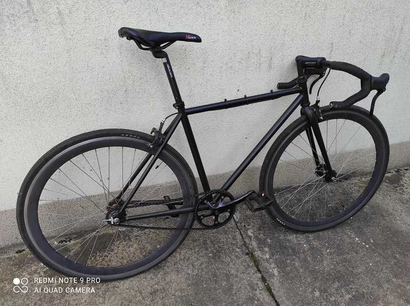 Rower szosowy, ostre koło