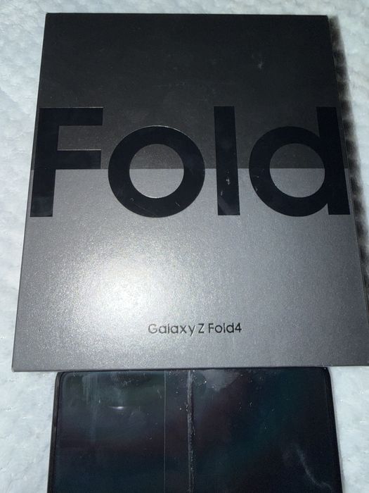 Samsung Galaxy Z Fold 4 – 256GB | Estado Novo | Com Fatura