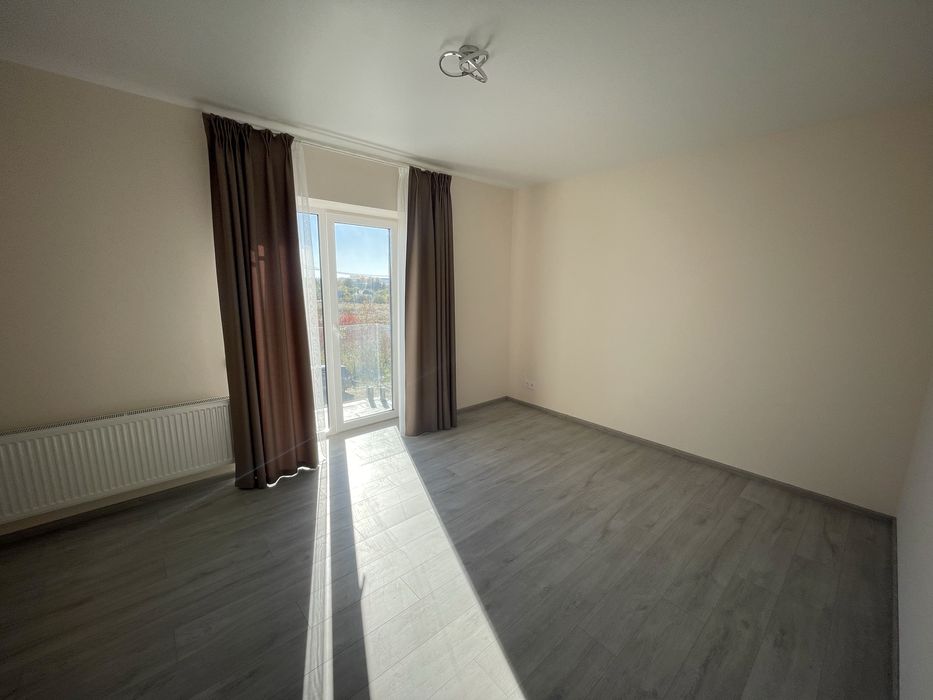 Котедж з ремонтом та великою ділянкою