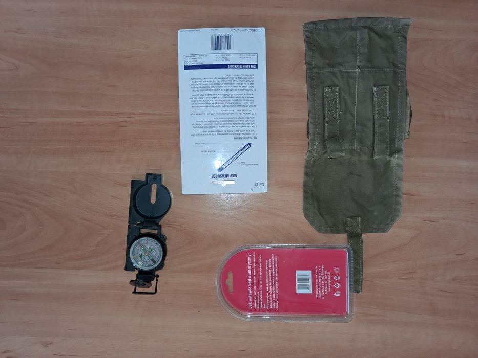 Kompas, sprzęt turystyczny, kłódeczki do walizki