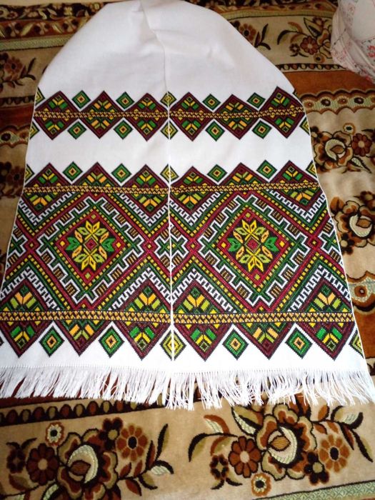 Вишитий, колоритний рушник