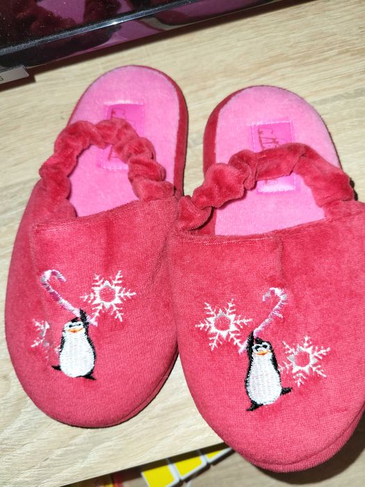 Кімнатні тапочки шльопанці дитячі.