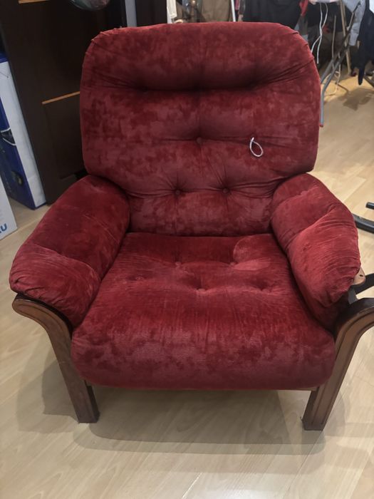 Fotel tapicerowany w kolirze bordowym