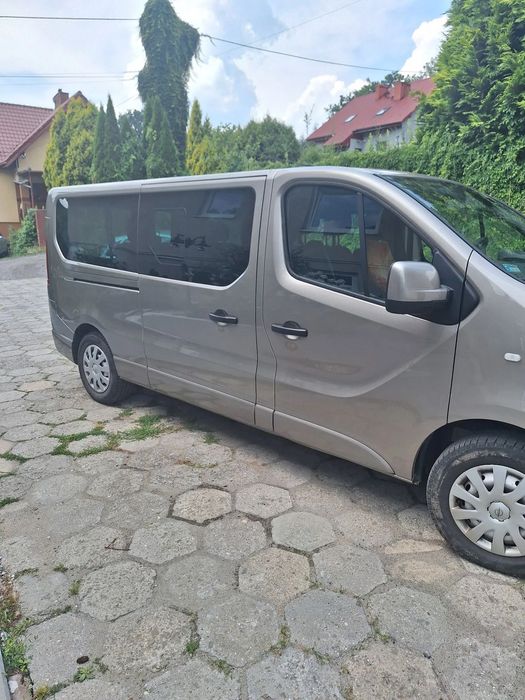 Opel Vivaro Jestem pierwszym wlascicielem sam.sluzyl do przewozu os sparalizowanej