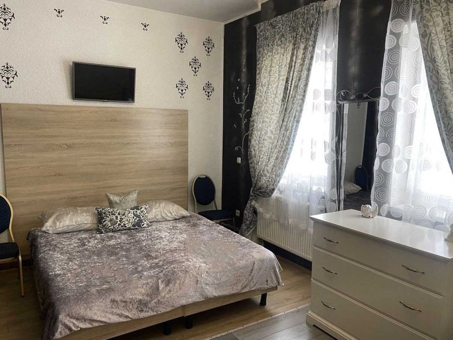 Продаж діючого готелю 900м². 16 номерів. Ресторан. Б'юті-послуги. Центр. ID:721