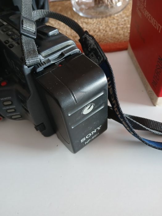 Vendo câmera  de filmar antiga para colecionador.