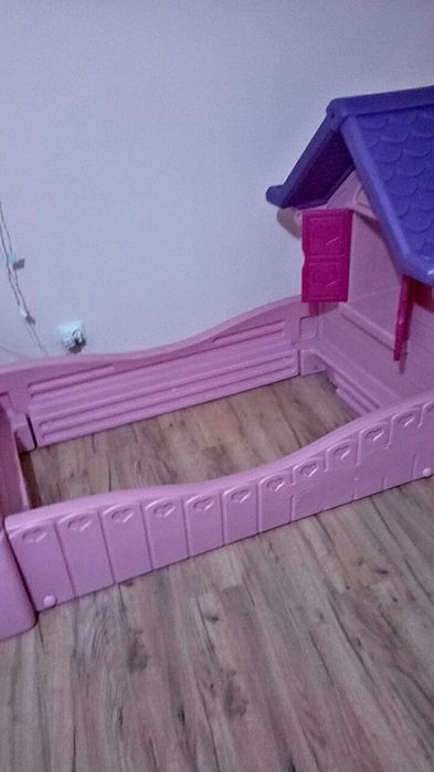 Łóżko, willa księżniczki Little tikes.