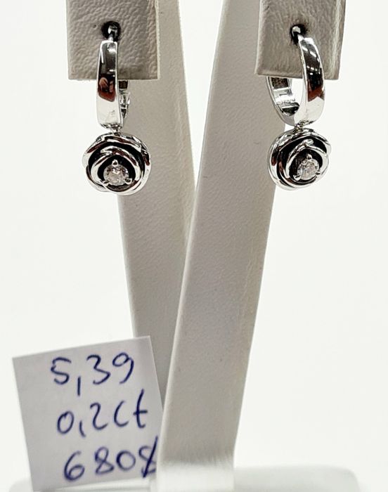 Продам золотые серьги и кольцо с бриллиантами